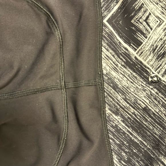 lululemon athletica Black & White Patterned High-Rise Capri Leggings - Picture 6 of 6